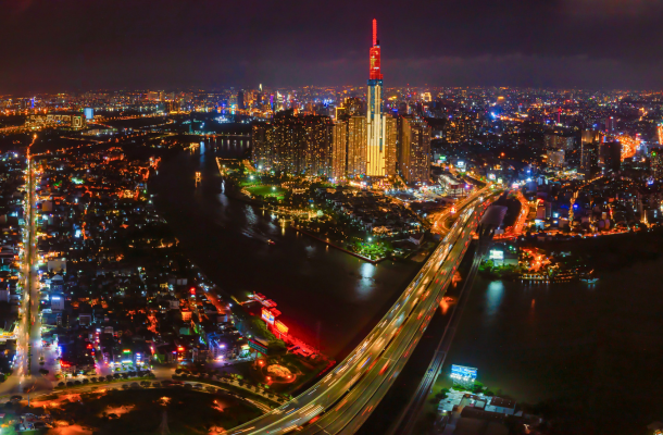 西貢經典(郵政局、書街、阮惠街、咖啡公寓、檳城市場)→LANDMARK81百貨公司→75樓高空夜景酒吧(現點現付)